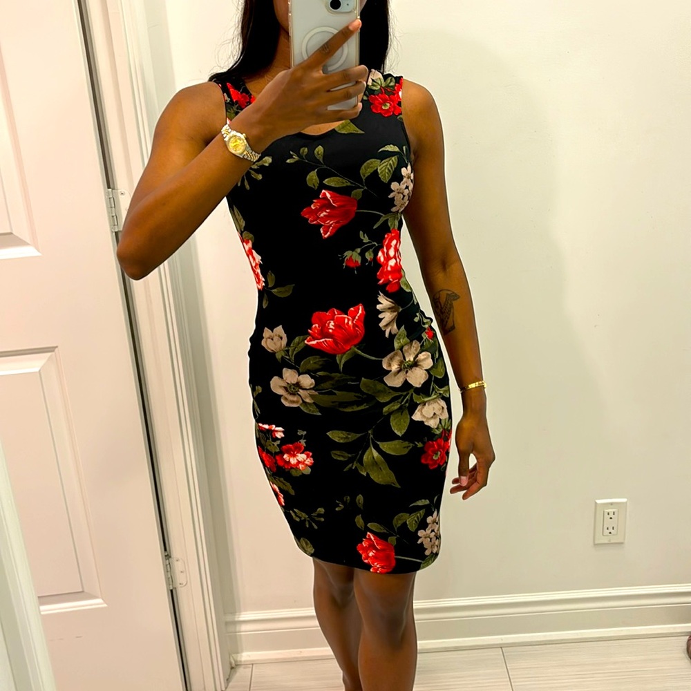 Cute Black Flower Design Dress w Low Back Sz S